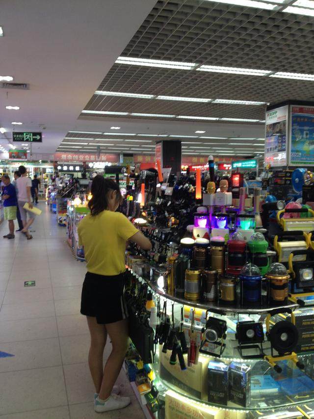 深圳華強(qiáng)北 電子市場依然火爆，網(wǎng)絡(luò)技術(shù)服務(wù)成新引擎